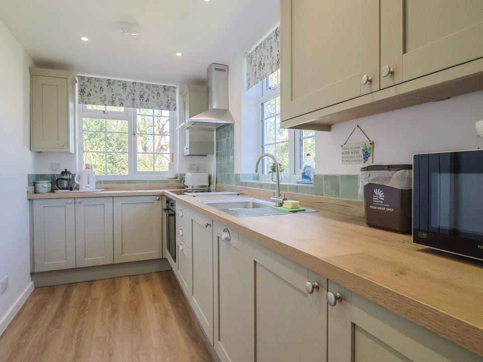 Cottage | Private kitchen | Fridge, microwave, stovetop, dishwasher