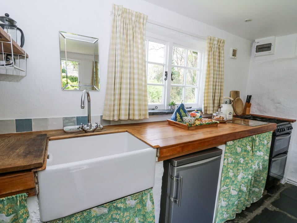Fridge, microwave, stovetop, highchair