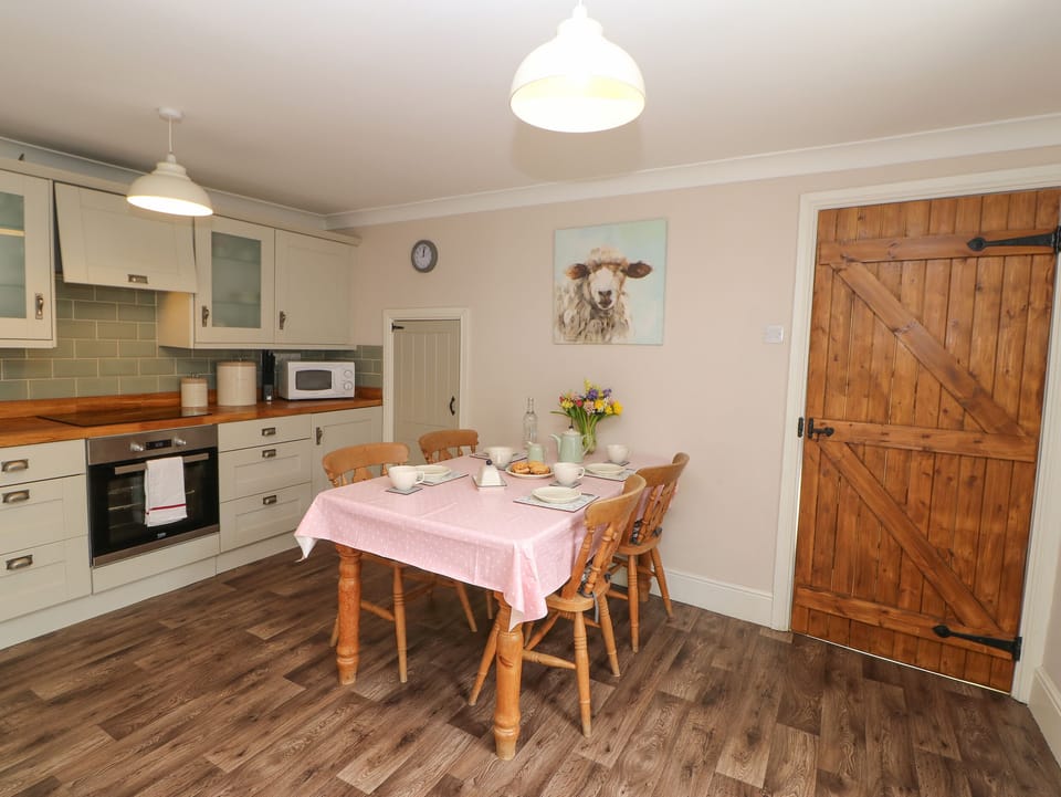 Cottage | Interior