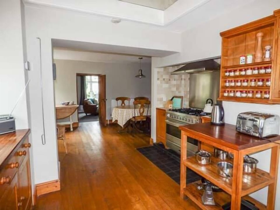 Cottage | Interior