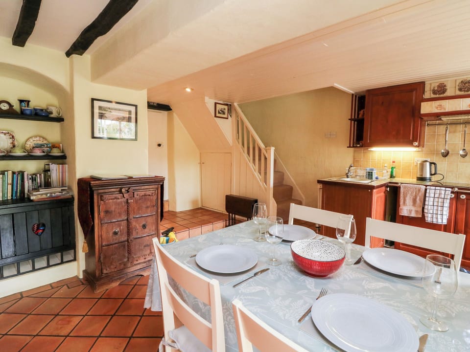 Cottage | Dining