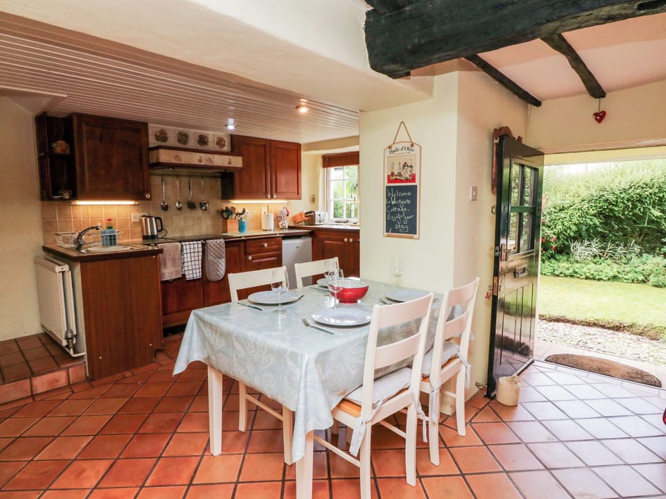 Cottage | Interior