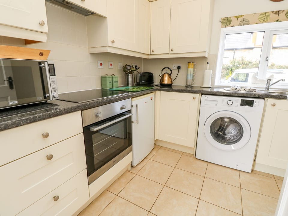 Cottage | Private kitchen | Cookware/dishes/utensils