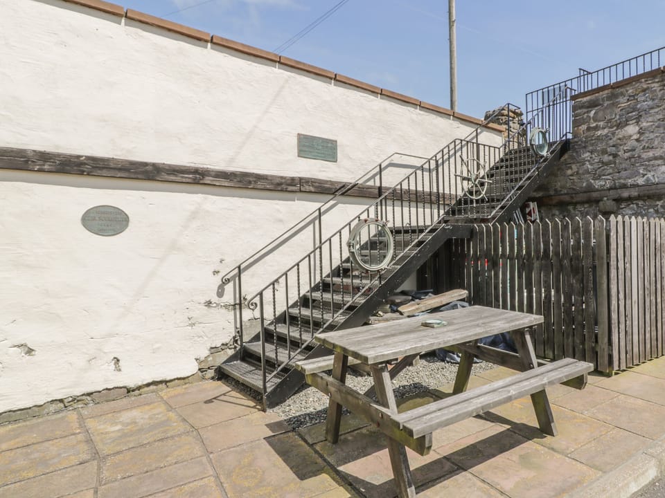 Cottage | Property grounds