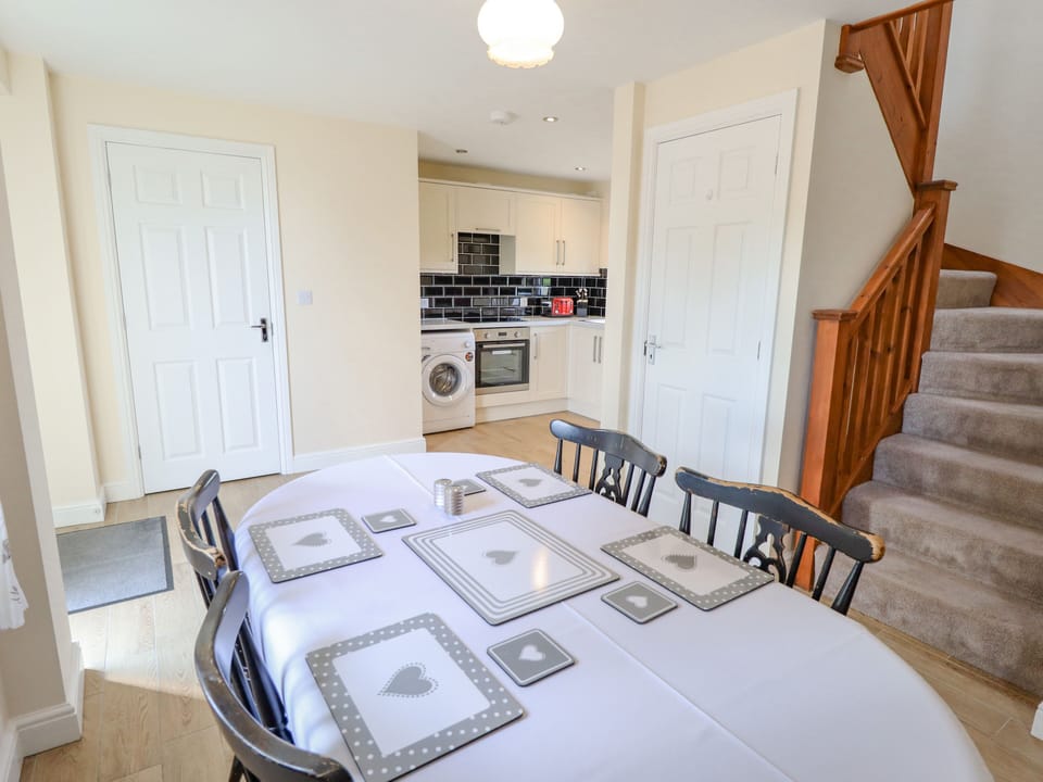 Cottage | Dining