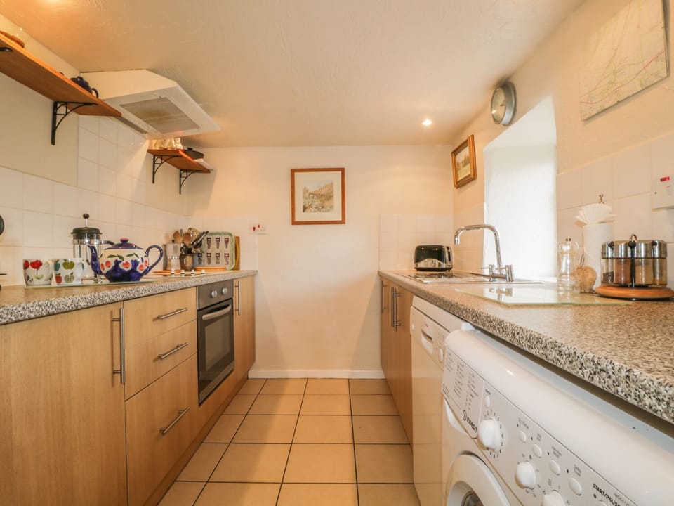 Cottage | Private kitchen | Fridge, microwave, stovetop, dishwasher