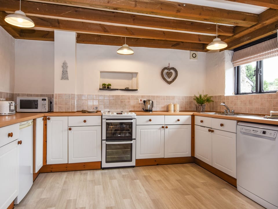 Cottage | Private kitchen | Stovetop, dishwasher, highchair, cookware/dishes/utensils