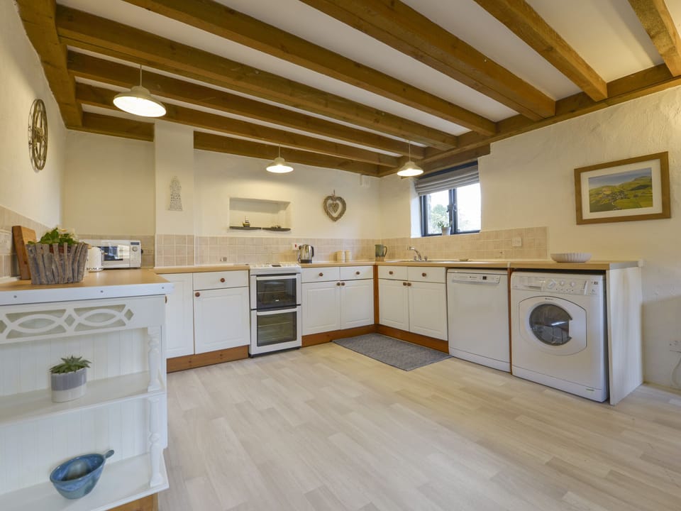 Cottage | Private kitchen | Stovetop, dishwasher, highchair, cookware/dishes/utensils