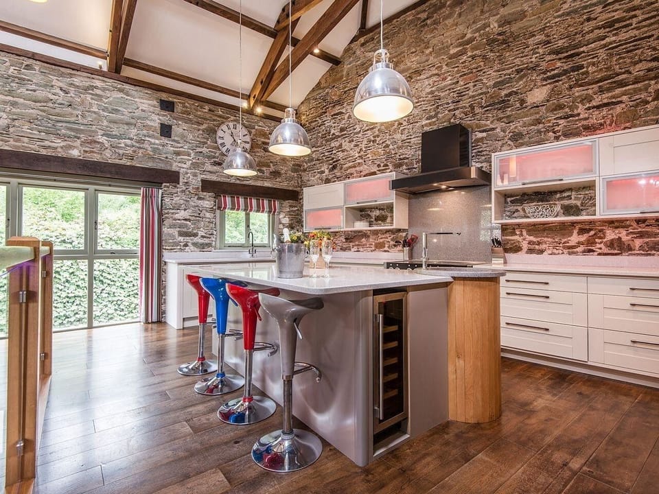 Cottage | Private kitchen | Fridge, stovetop, dishwasher, highchair