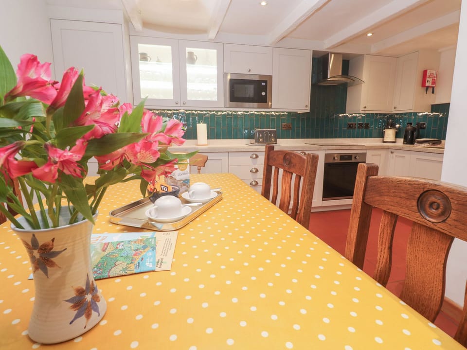 Cottage | Private kitchen | Stovetop, dishwasher, highchair, cookware/dishes/utensils