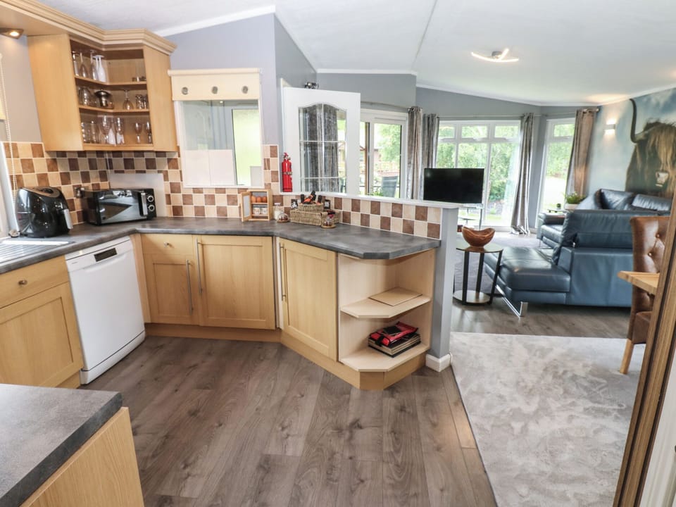 Cottage | Private kitchen | Dishwasher, electric kettle, toaster, cookware/dishes/utensils