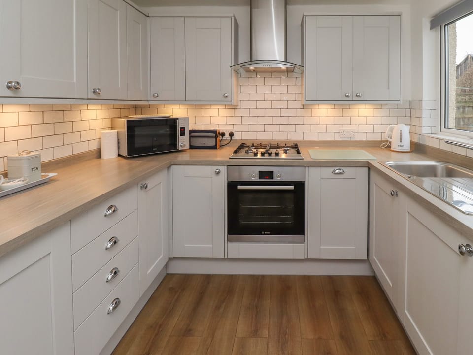Cottage | Private kitchen | Microwave, stovetop, dishwasher, highchair