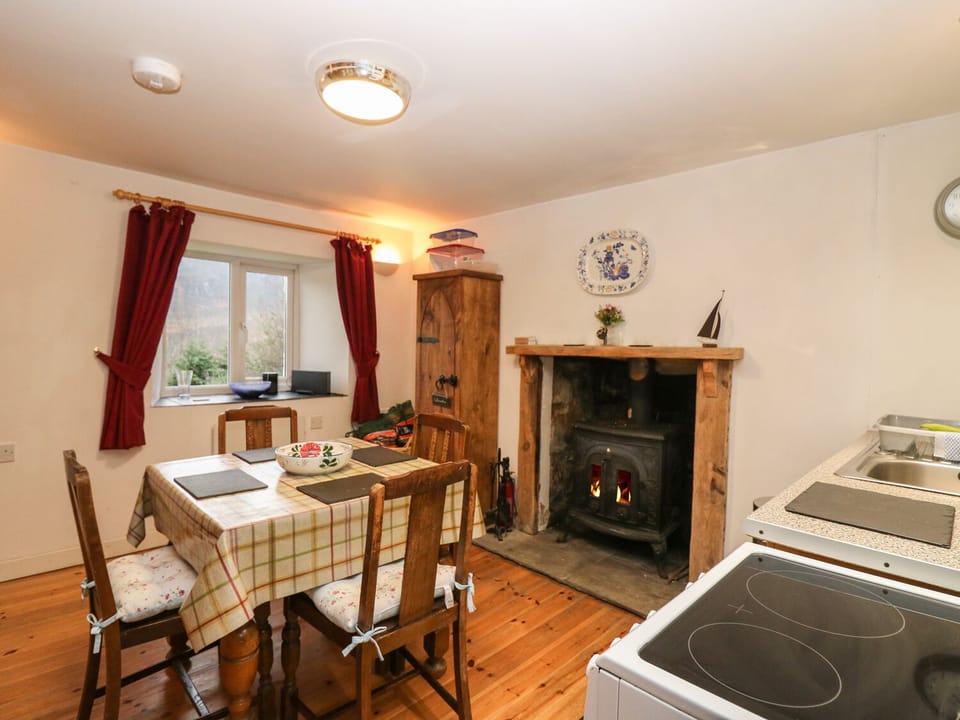 Cottage | Interior