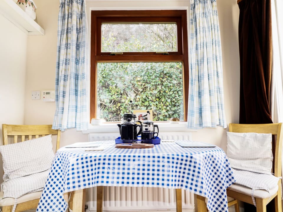 Cottage | Dining