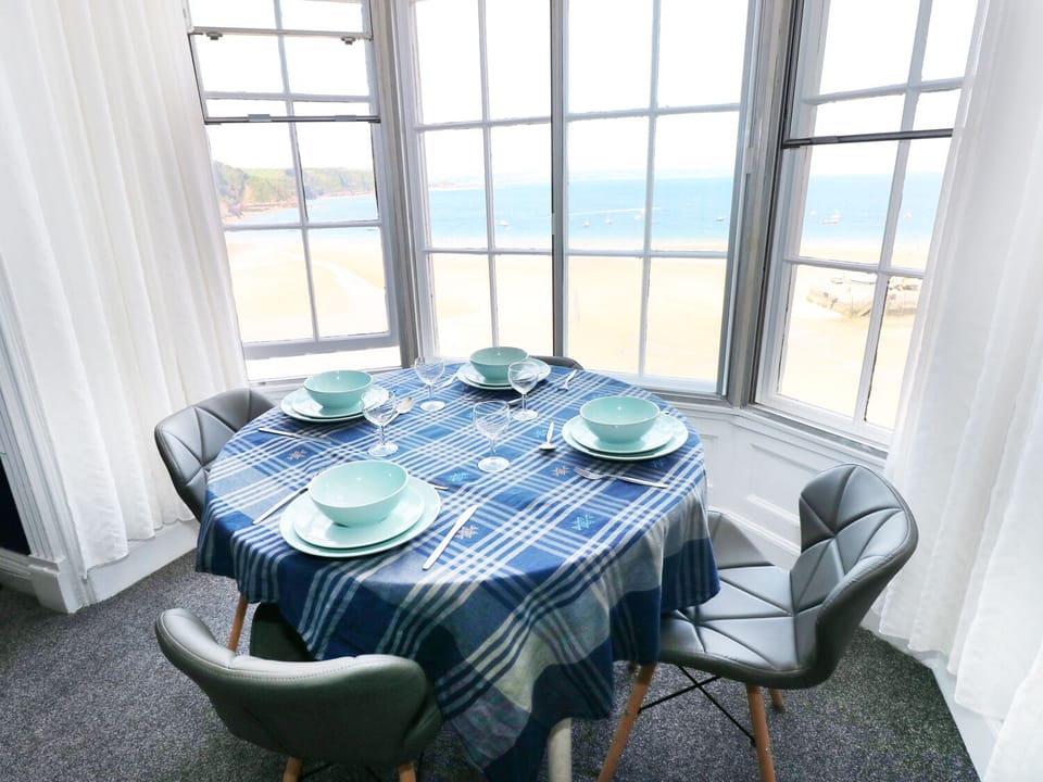 Cottage | Dining