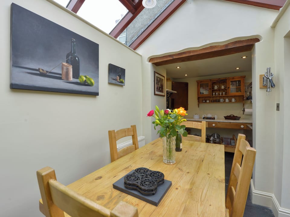 Cottage | Dining
