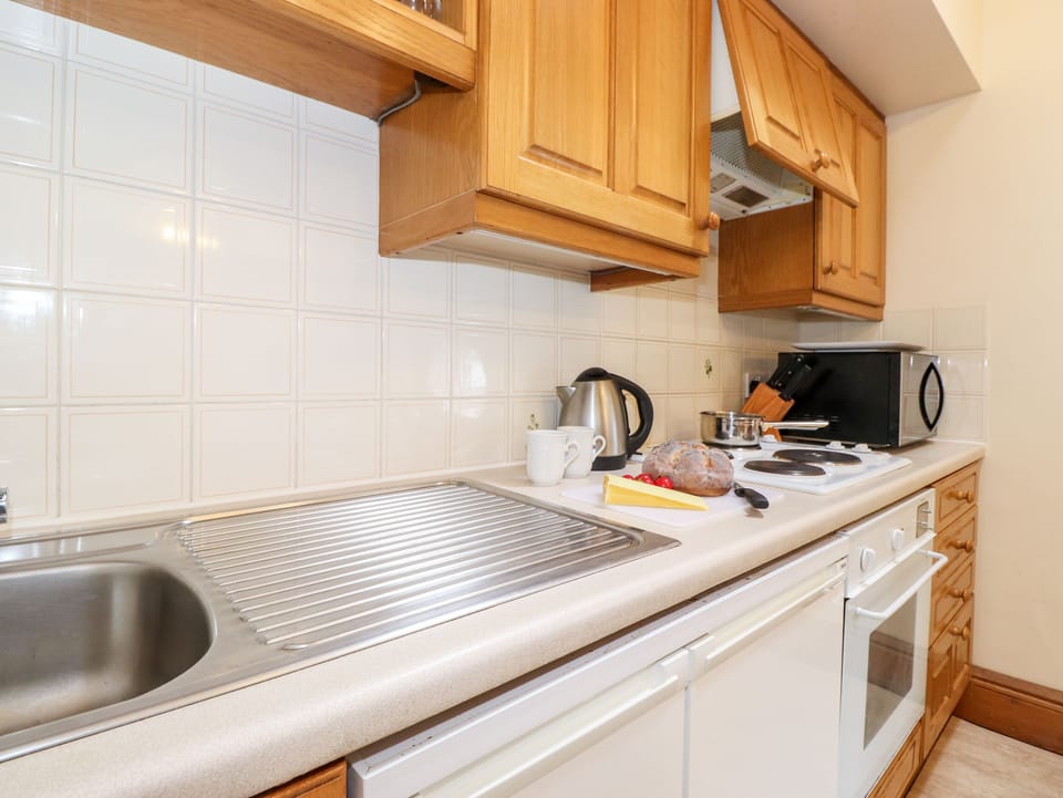 Cottage | Private kitchen | Fridge, stovetop, dishwasher, highchair