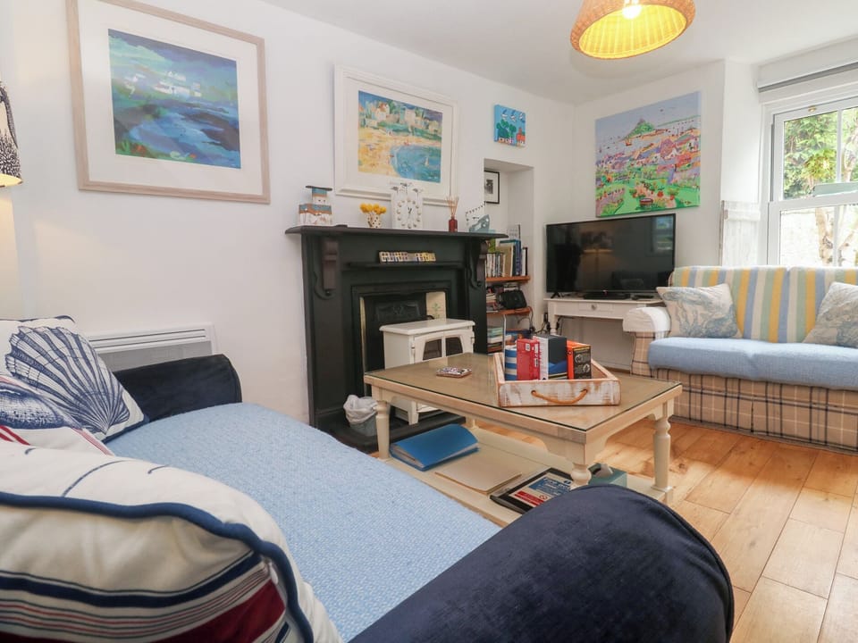 Cottage | Living area | TV