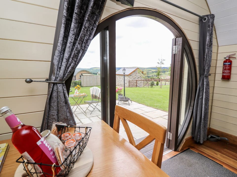 Cottage | Private kitchen | Fridge, microwave, stovetop, dishwasher