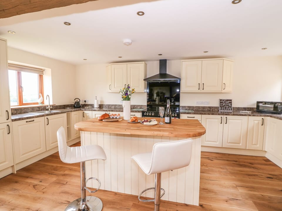 Cottage | Private kitchen | Microwave, stovetop, dishwasher, highchair