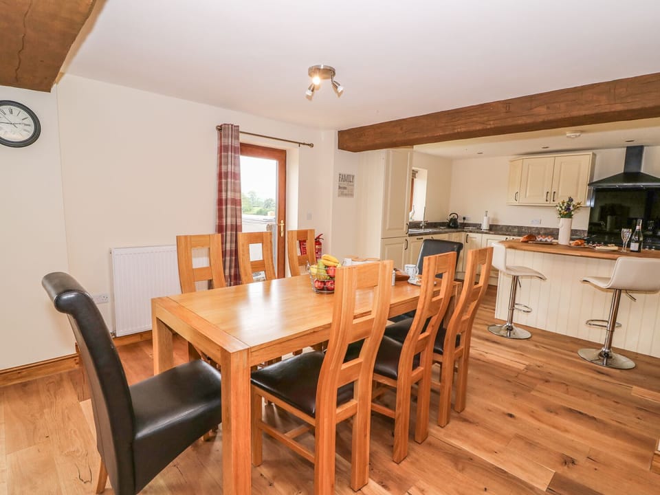 Cottage | Private kitchen | Microwave, stovetop, dishwasher, highchair