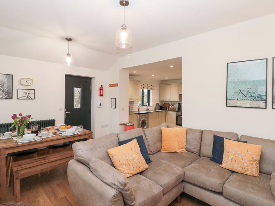 Cottage | Living area | TV