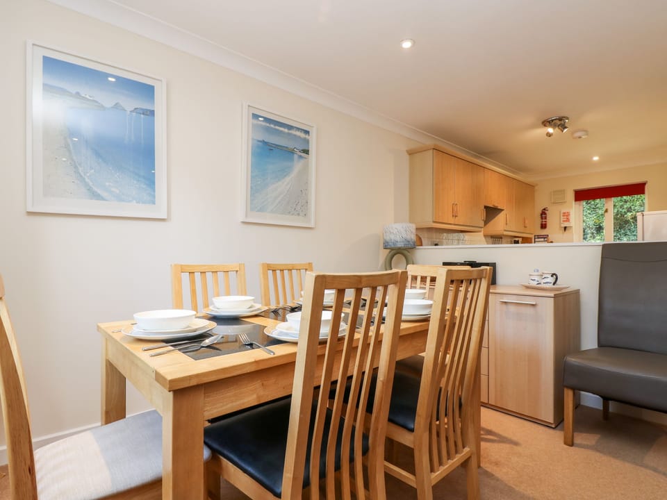 Cottage | Private kitchen | Stovetop, dishwasher, highchair, cookware/dishes/utensils