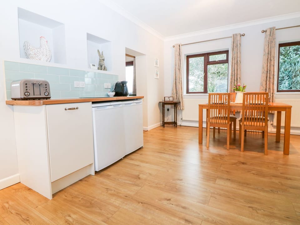 Cottage | Private kitchen | Fridge, microwave, stovetop, dishwasher