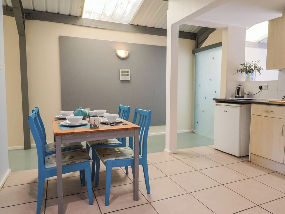 Cottage | Dining