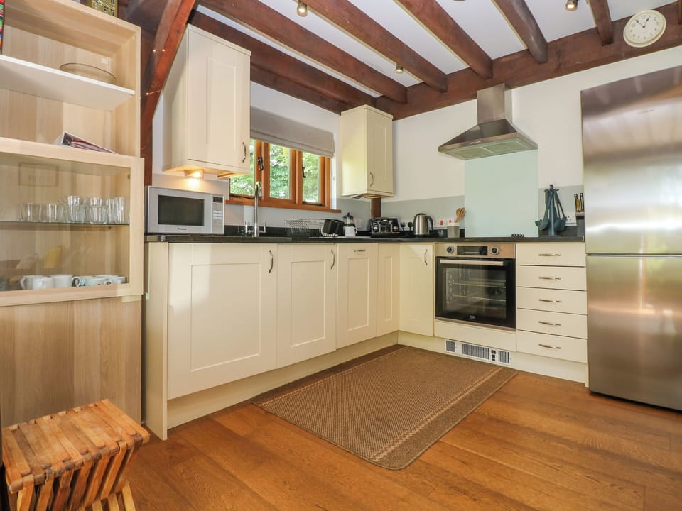 Cottage | Private kitchen | Microwave, stovetop, dishwasher, highchair