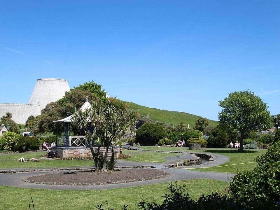 Cottage | Property grounds