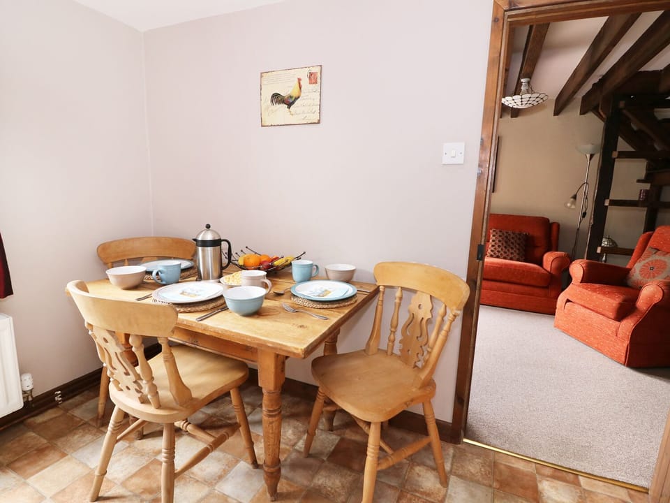Cottage | Dining