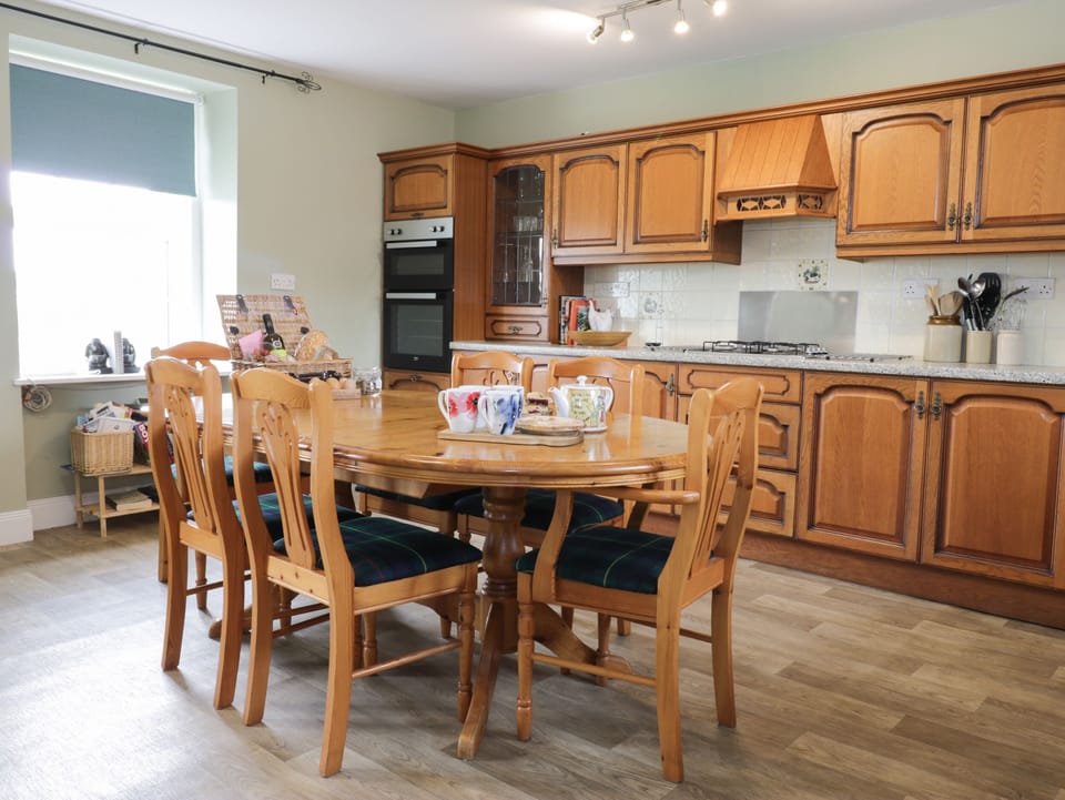 Cottage | Dining