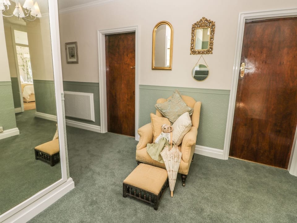 Cottage | Interior