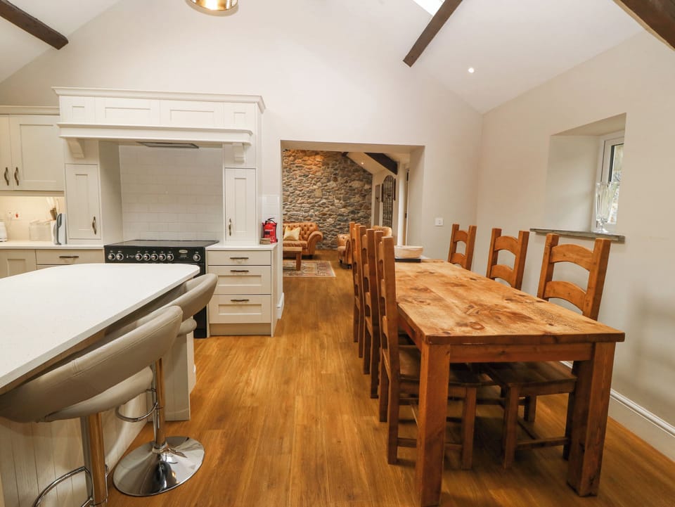 Cottage | Dining