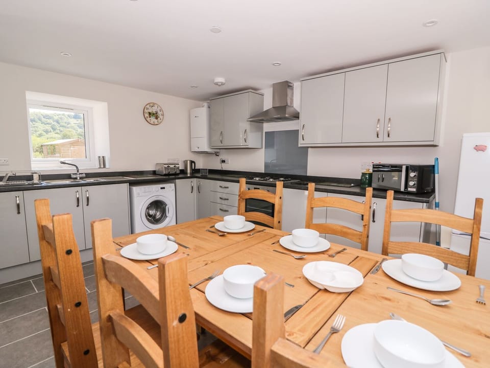 Cottage | Private kitchen | Microwave, stovetop, highchair, cookware/dishes/utensils