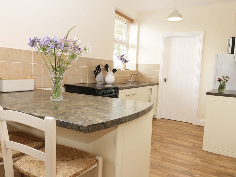 Cottage | Private kitchen | Fridge, dishwasher, highchair, cookware/dishes/utensils