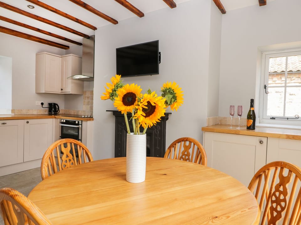 Cottage | Dining