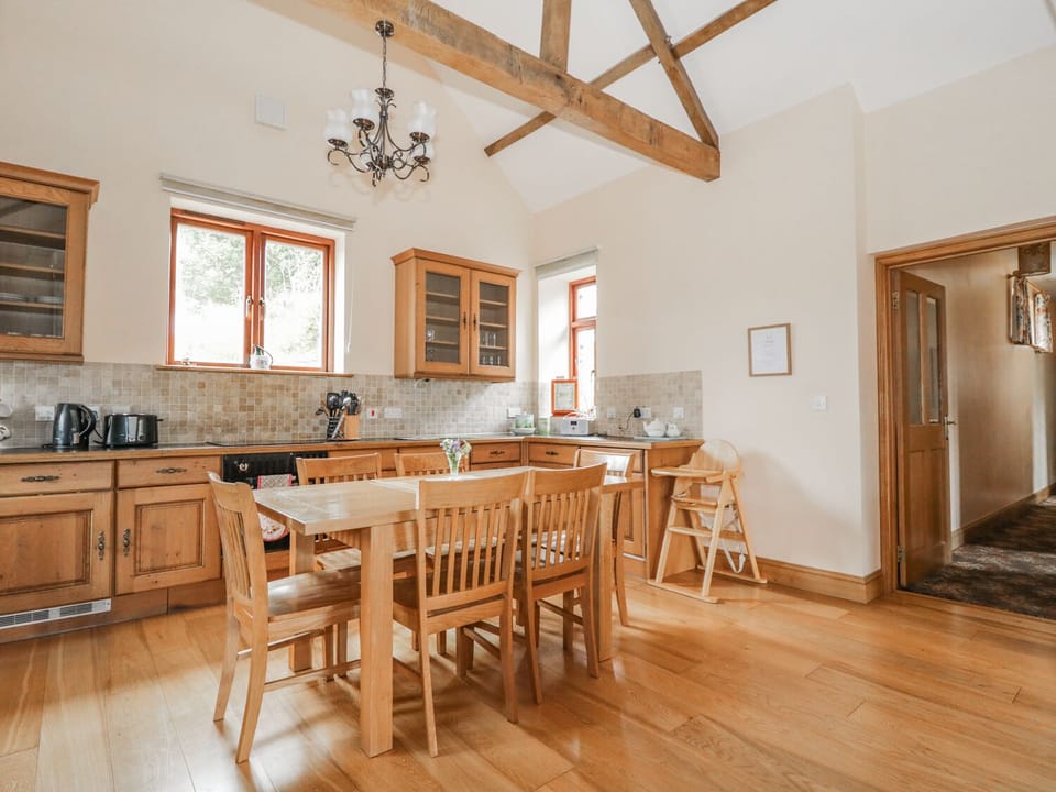 Cottage | Private kitchen | Fridge, microwave, stovetop, dishwasher
