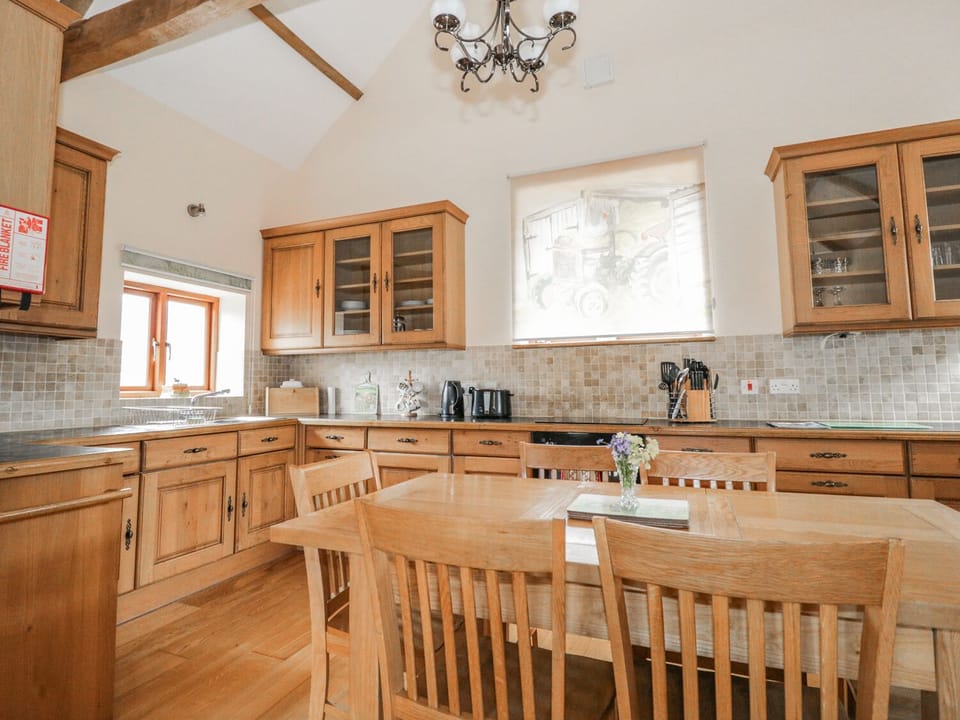 Cottage | Private kitchen | Fridge, microwave, stovetop, dishwasher