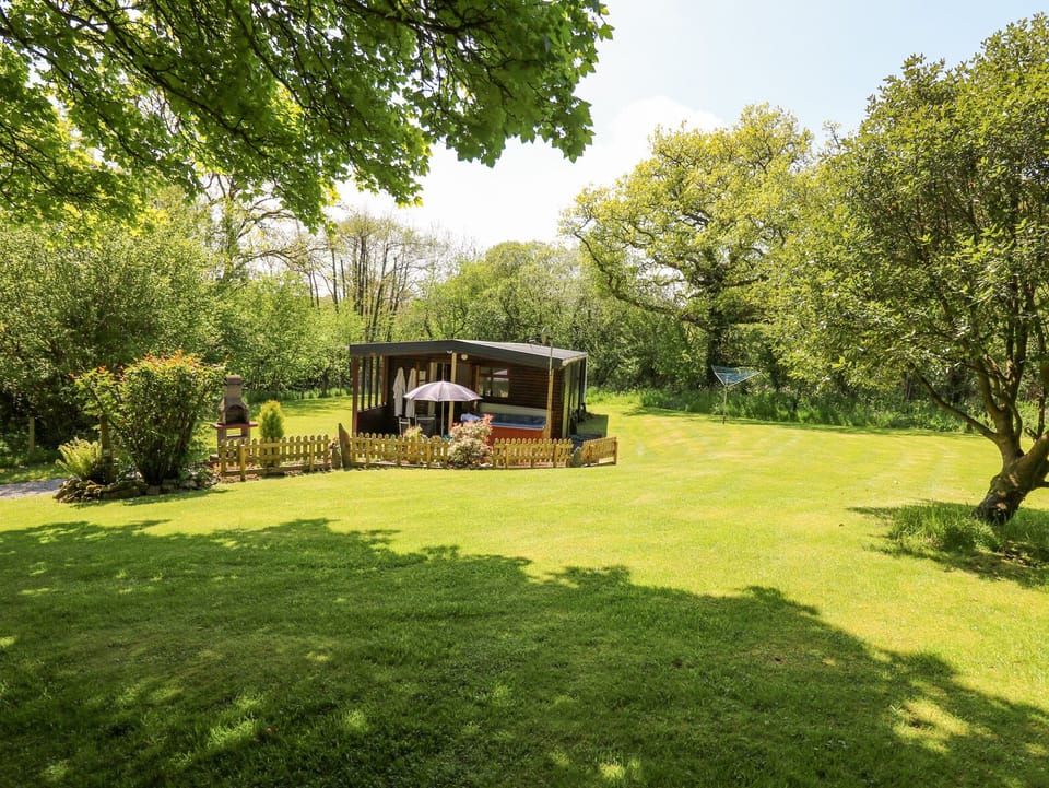 Cottage | Property grounds