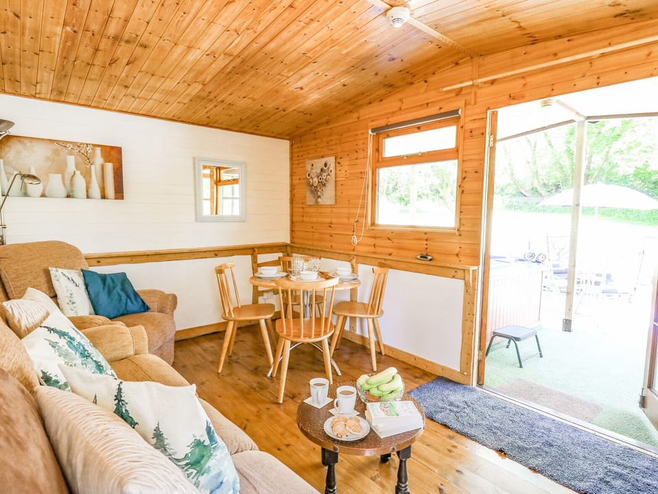 Cottage | Living area | TV, DVD player