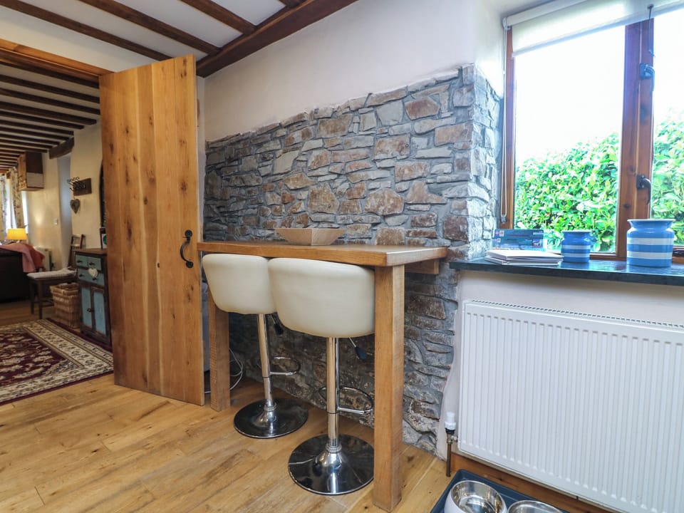 Cottage | Dining