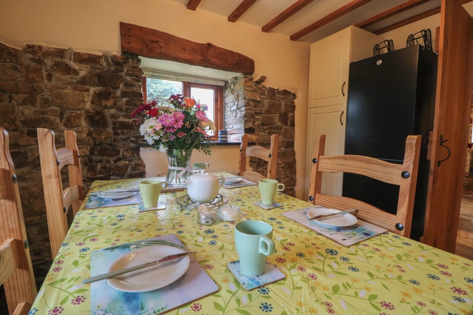Cottage | Dining