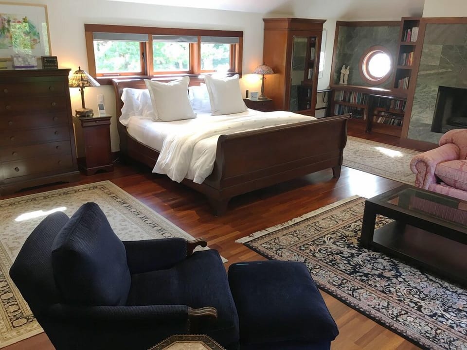 Master Guest Room | Desk, blackout drapes, iron/ironing board (on request), WiFi (free)
