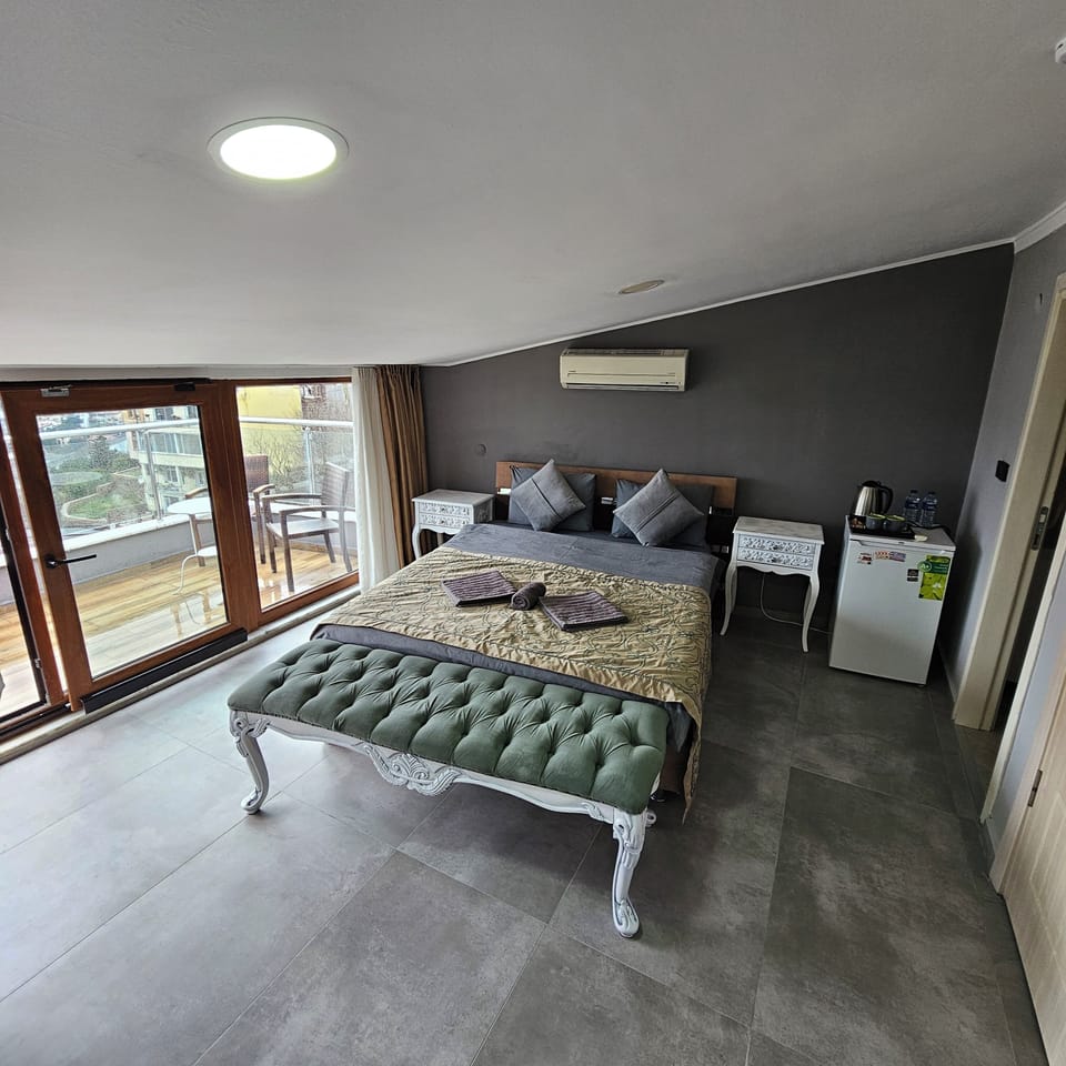 King Room | Iron/ironing board (on request), WiFi (free), individually decorated