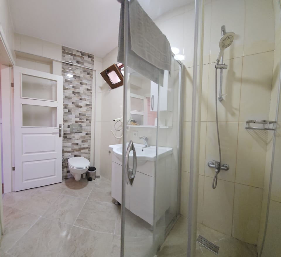 Junior Room | Bathroom | Shower, hair dryer, slippers, towels