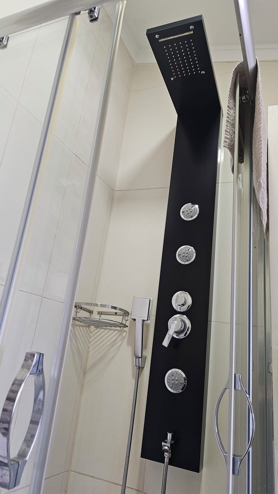 King Room | Bathroom | Shower, hair dryer, slippers, towels