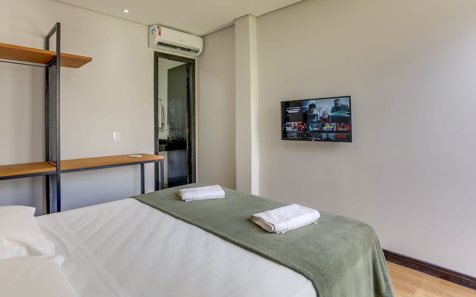 Suite, Accessible | Soundproofing, iron/ironing board, free WiFi, bed sheets