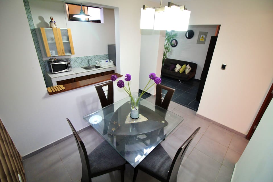Apartment, 3 Bedrooms | In-room dining